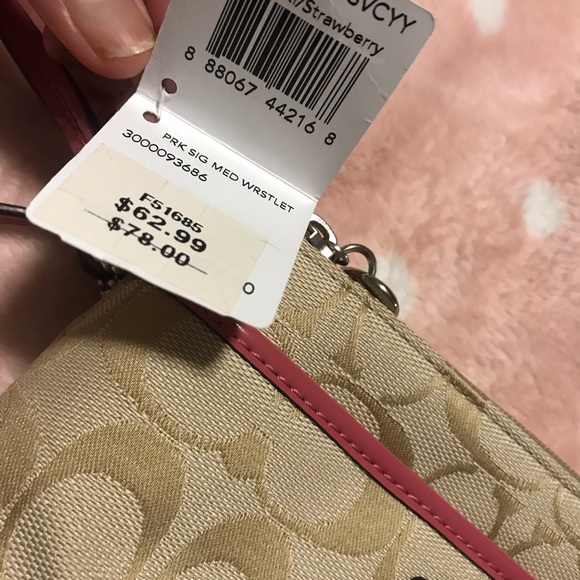 Classy, brand new, flawless coach wristlet - Picture 3 of 7